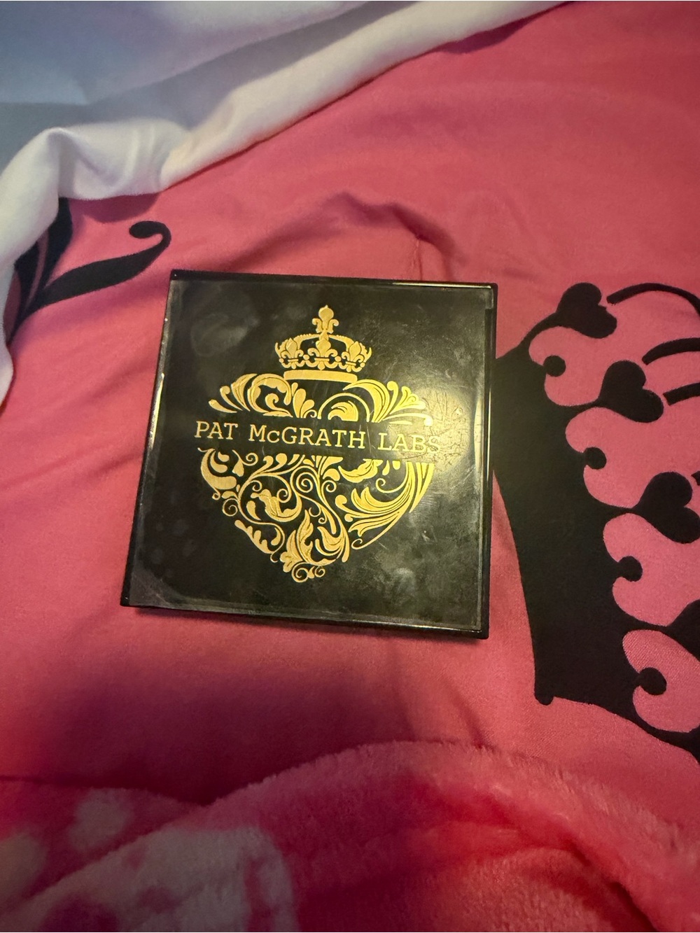 Pat McGrath Skin Fetish Highlighter in Venusian Nude - Black & Gold Compact